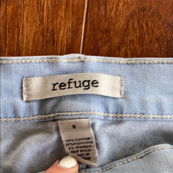 Light wash Ripped Refuge Jeans - Picture 2 of 5